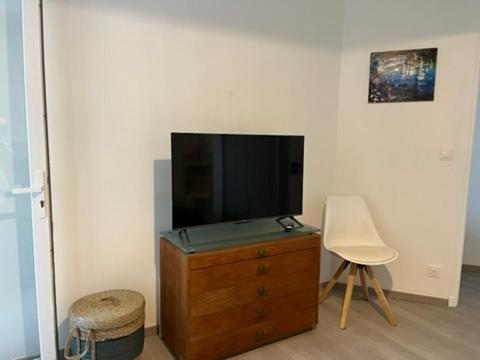 T2! 3 Ou 4 Personnes Centre Ville Neuf Avec Garage Sanary-sur-Mer Luaran gambar