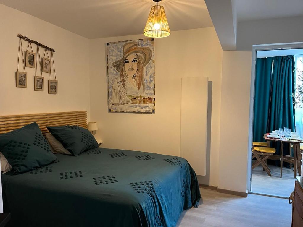 T2! 3 Ou 4 Personnes Centre Ville Neuf Avec Garage Sanary-sur-Mer Luaran gambar