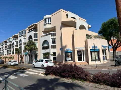 T2! 3 Ou 4 Personnes Centre Ville Neuf Avec Garage Sanary-sur-Mer Luaran gambar