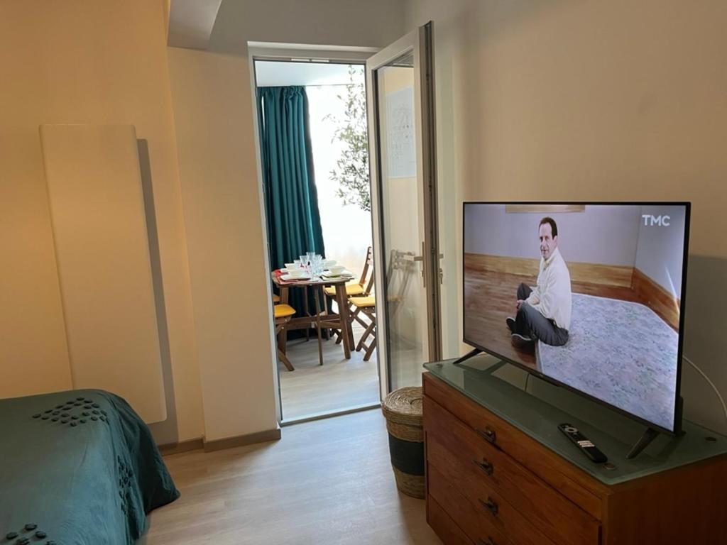 T2! 3 Ou 4 Personnes Centre Ville Neuf Avec Garage Sanary-sur-Mer Luaran gambar