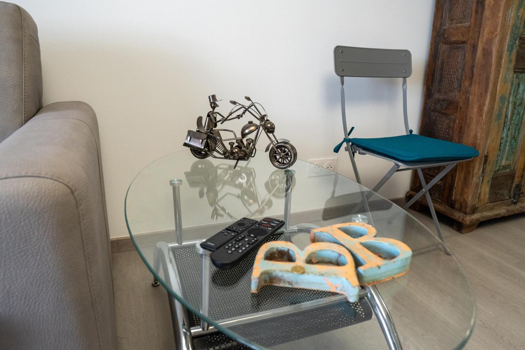 T2! 3 Ou 4 Personnes Centre Ville Neuf Avec Garage Sanary-sur-Mer Luaran gambar