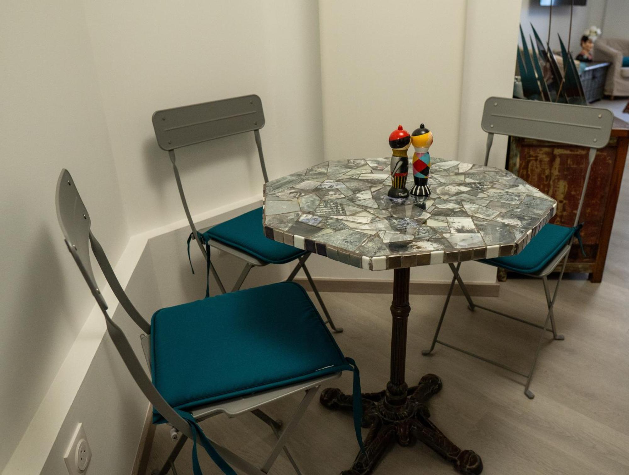 T2! 3 Ou 4 Personnes Centre Ville Neuf Avec Garage Sanary-sur-Mer Luaran gambar