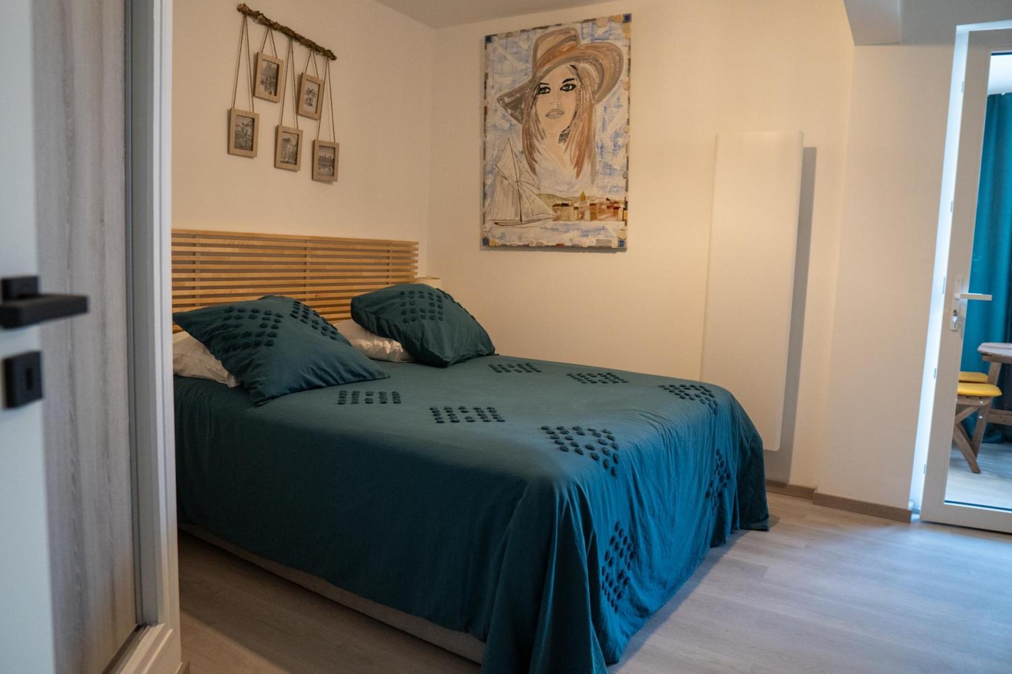T2! 3 Ou 4 Personnes Centre Ville Neuf Avec Garage Sanary-sur-Mer Luaran gambar
