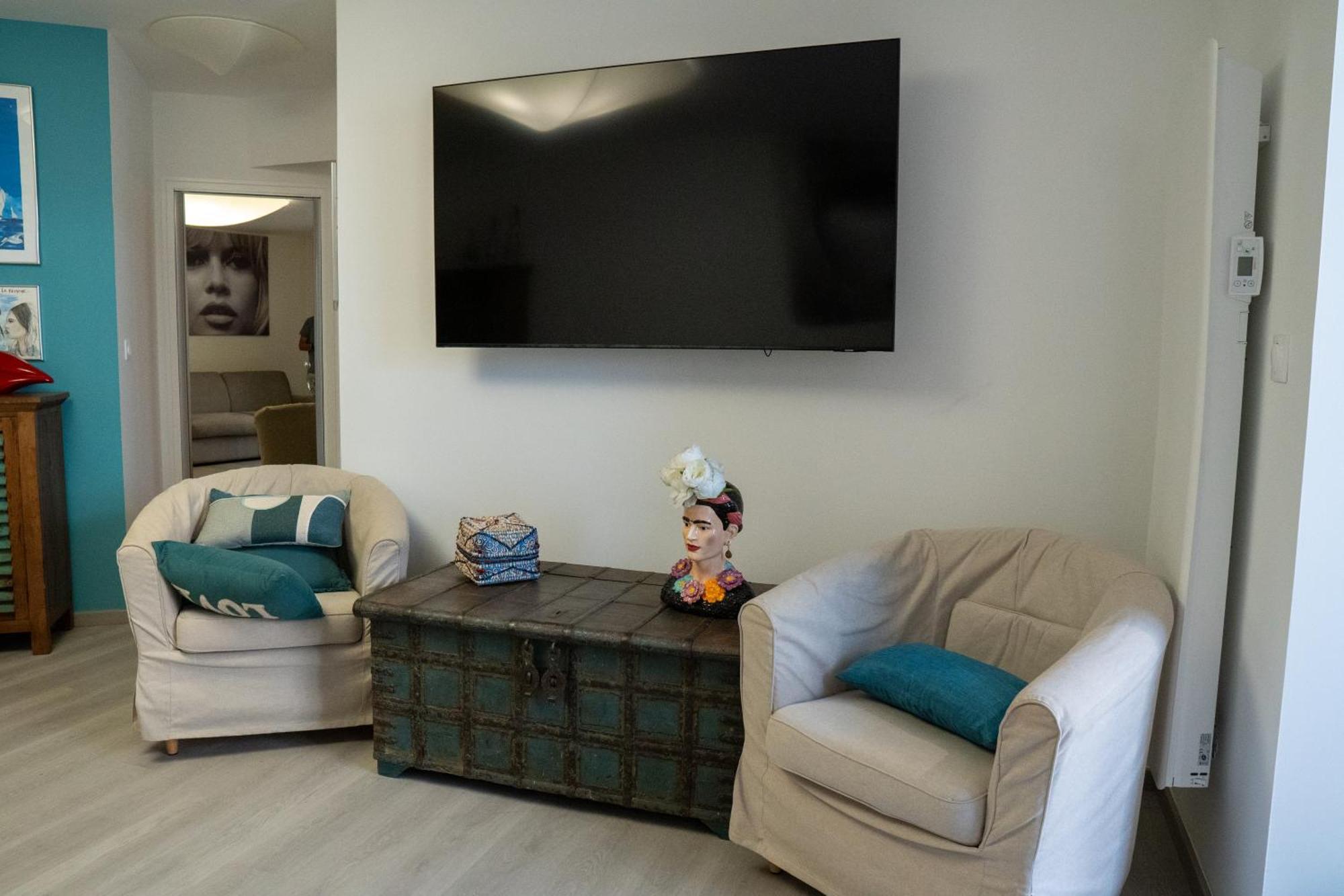 T2! 3 Ou 4 Personnes Centre Ville Neuf Avec Garage Sanary-sur-Mer Luaran gambar