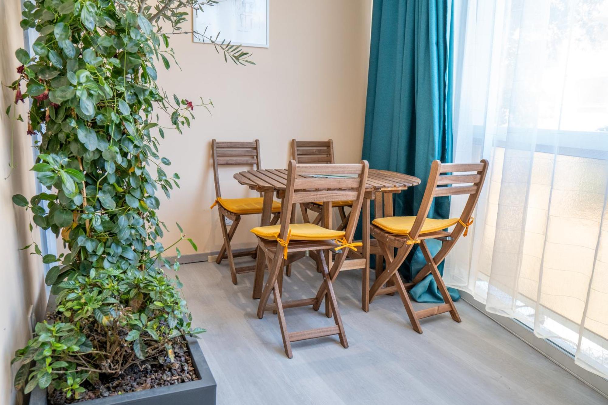T2! 3 Ou 4 Personnes Centre Ville Neuf Avec Garage Sanary-sur-Mer Luaran gambar